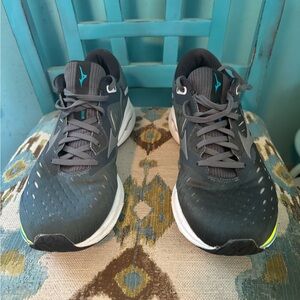 Womens size 11 1/2 Mizuno waverider energy tennis shoe used